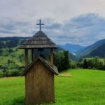 Zvonica v Zázrivej – tradičná drevená architektúra v prírodnom prostredí